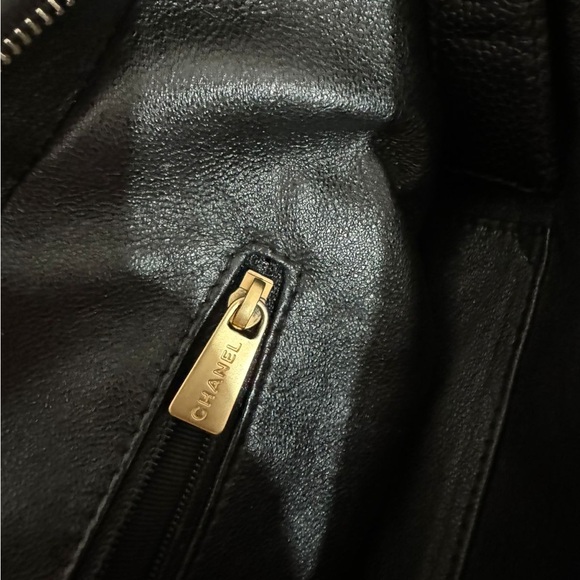 Chanel tote - Picture 5 of 10